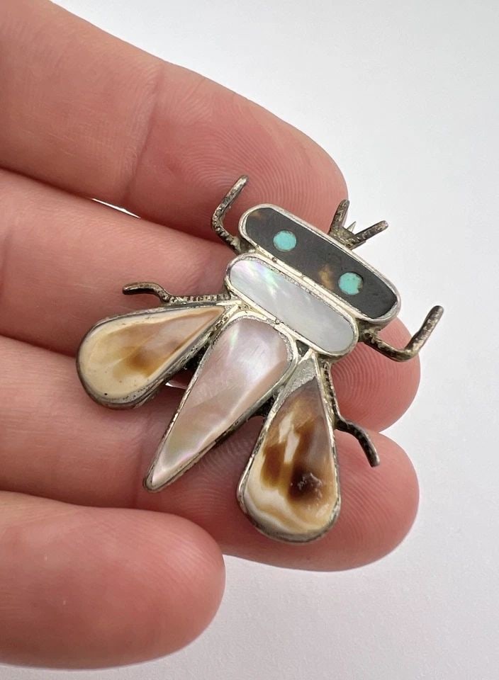 EARLY OLD ZUNI STERLING SILVER MULTI GEM FLUSH INLAY FLY INSECT PIN BROOCH 1.5": Early Old Zuni Sterling Silver Multi Gem Flush Inlay Fly Insect Pin Brooch 1.5" Size: 1 1/4" Wide By Around 1 1/2" Tall Metal: At Least Coin Silver Weight is 6.2 Grams on my scale Amazing High-Grade T