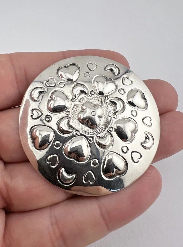 VINTAGE NAVAJO STERLING SILVER DEEP STAMPED ROUND HEART CONCHO PIN BROOCH 2": VINTAGE NAVAJO STERLING SILVER DEEP STAMPED ROUND HEART CONCHO PIN BROOCH 2" Vintage Navajo Sterling Silver Deep Stamped Round Heart Concho Pin Brooch 2" Size: 2" Tall & Wide Metal: Sterling Silver We