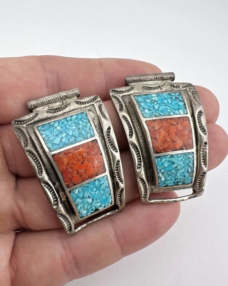 VTG NAVAJO STERLING SILVER CRUSHED CHIP INLAY TURQUOISE & CORAL WATCH TIPS 33G: VTG NAVAJO STERLING SILVER CRUSHED CHIP INLAY TURQUOISE & CORAL WATCH TIPS 33G Vtg Navajo Sterling Silver Crushed Chip Inlay Turquoise & Coral Men's Watch Tips 33g Weight 33.0 Grams on my scale Size: 