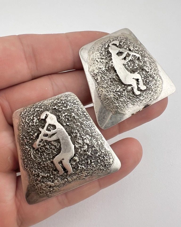 HUGE VINTAGE FOSTER YAZZIE NAVAJO STERLING SILVER CAST KOKOPELLI CLIP EARRINGS (1 of 2)
