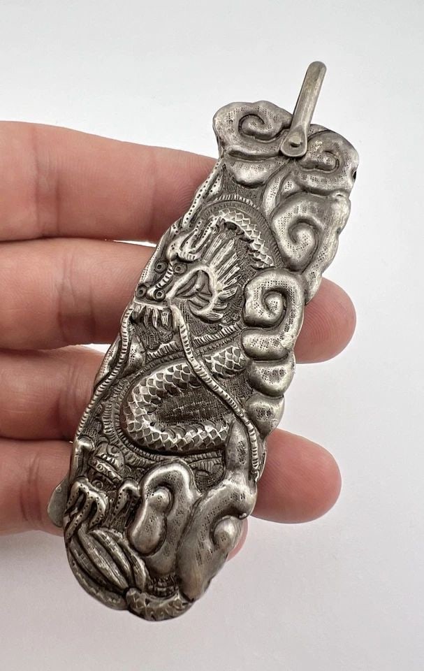 ANTIQUE QING DYNASTY CHINESE SILVER REPOUSSÉ FOLDING COMB ORNATE DRAGON PENDANT (1 of 2)