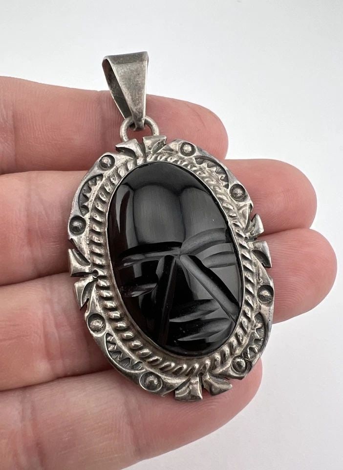 HUGE VTG MEXICO OBSIDIAN AZTEC MAYAN GOD WARRIOR FACE 3D PENDANT 28.3G (1 of 1)