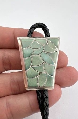 VINTAGE ZUNI STERLING SILVER FISHSCALE TURQUOISE FLUSH INLAY BOLO TIE (1 of 1)