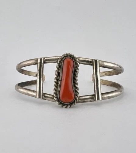 VINTAGE NAVAJO STERLING SILVER MEDITERRANEAN BRANCH CORAL CUFF BRACELET: VINTAGE NAVAJO STERLING SILVER MEDITERRANEAN BRANCH CORAL CUFF BRACELET Vintage Navajo Sterling Silver Mediterranean Branch Coral Cuff Bracelet Cuff is 5" tip to Tip and has a 1 1/4" Wide Adjustable G