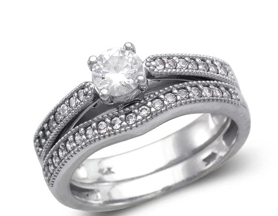NEW 14K WHITE GOLD LADIES FANCY WHITE SOILTAIRE RING: NEW 14K WHITE GOLD LADIES FANCY WHITE SOILTAIRE RING LADIES FANCY WHITE SOILTAIRE RING NEW 14K WHITE GOLD Apx. WIDTH: 3mm Apx. WEIGHT: 6.7g