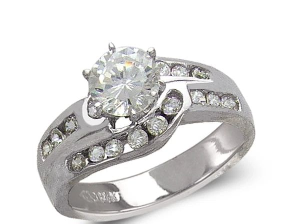 NEW 14K WHITE GOLD LADIES FASHION WHITE SOLITAIRE RING: NEW 14K WHITE GOLD LADIES FASHION WHITE SOLITAIRE RING LADIES FASHION WHITE SOLITAIRE RING NEW 14K WHITE GOLD Apx. WIDTH: 8mm Apx. WEIGHT: 6.4g
