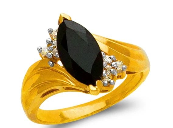 NEW 14K TWO TONE GOLD LADIES ONYX RING: NEW 14K TWO TONE GOLD LADIES ONYX RING LADIES ONYX RING NEW 14K TWO TONE GOLD Apx. WIDTH: 13mm Apx. WEIGHT: 4.9g
