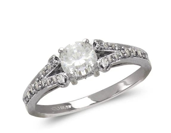 NEW 14K WHITE GOLD LADIES FASHION WHITE SOLITAIRE RING: NEW 14K WHITE GOLD LADIES FASHION WHITE SOLITAIRE RING LADIES FASHION WHITE SOLITAIRE RING NEW 14K WHITE GOLD Apx. WIDTH: 7mm Apx. WEIGHT: 4.9g