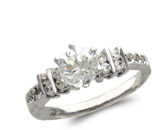 NEW 14K WHITE GOLD LADIES FASHION WHITE SOLITAIRE RING: NEW 14K WHITE GOLD LADIES FASHION WHITE SOLITAIRE RING LADIES FASHION WHITE SOLITAIRE RING NEW 14K WHITE GOLD Apx. WIDTH: 4mm Apx. WEIGHT: 4.3g