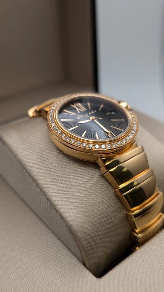 BVLGARI LVCEA 18K ROSE GOLD DIAMOND BEZEL AUTOMATIC WATCH - 33MM BOX: BVLGARI LVCEA 18K ROSE GOLD DIAMOND BEZEL AUTOMATIC WATCH - 33MM BOX Bvlgari Lvcea 18K Rose Gold Diamond Bezel Automatic Watch Reference - LUP 33 G Case Size - 33mm Fits up to 6.5" Wrist Est. Retail -