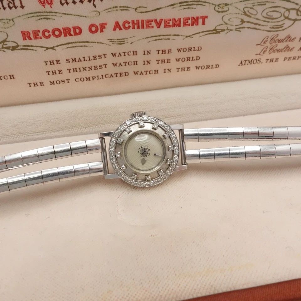 JAEGER-LECOULTRE 14K WHITE GOLD DIAMOND BEZEL MANUAL WATCH 19MM BOX: JAEGER-LECOULTRE 14K WHITE GOLD DIAMOND BEZEL MANUAL WATCH 19MM BOX Vintage Jaeger-LeCoultre 14K White Gold Diamond Bezel Miniature Manual Watch Case Size - 19mm Glass Size - 11mm Depth - 7.5mm Thick 