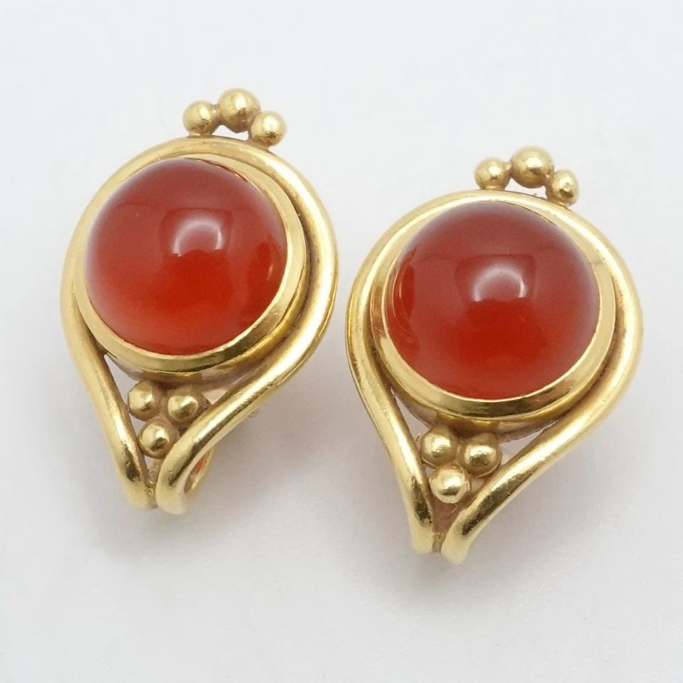 HELEN WOODHULL 22K YELLOW GOLD CABOCHON ORANGE STONE OMEGA BACK EARRINGS 3/4": HELEN WOODHULL 22K YELLOW GOLD CABOCHON ORANGE STONE OMEGA BACK EARRINGS 3/4" Vintage Helen Woodhull 22K Yellow Gold Round Cabochon Carnelian Omega Back Stud Earrings Length - 3/4" Width - 14mm Depth 