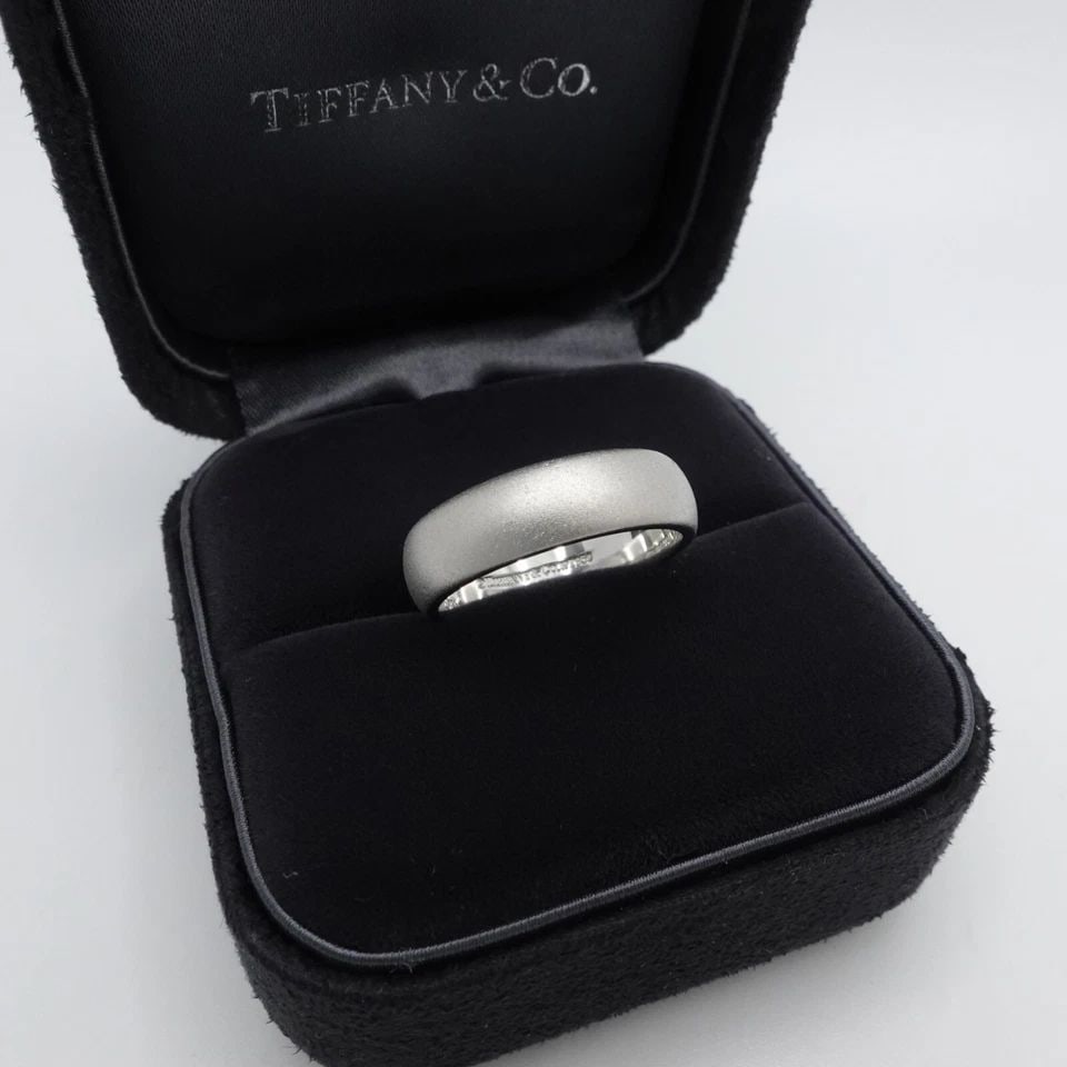 TIFFANY & CO. PLATINUM 6MM SATIN FINISH WEDDING BAND RING - SIZE 9 BOX POUCH: TIFFANY & CO. PLATINUM 6MM SATIN FINISH WEDDING BAND RING - SIZE 9 BOX POUCH Tiffany & Co. Platinum 950 Satin Brushed Finish Texture Wedding Band Ring Size - 9 Band Width - 6mm Total Weight - 12.6 Gra