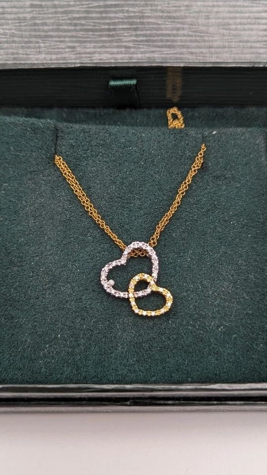 ROBERTO COIN 18K GOLD DOUBLE HEART DIAMOND PENDANT NECKLACE - 16" LONG BOX: ROBERTO COIN 18K GOLD DOUBLE HEART DIAMOND PENDANT NECKLACE - 16" LONG BOX Roberto Coin 18K Yellow & White Gold Double Heart Pendant Necklace Length - 16" Long Pendant Size - 15mm Total Weight - 6.3 G