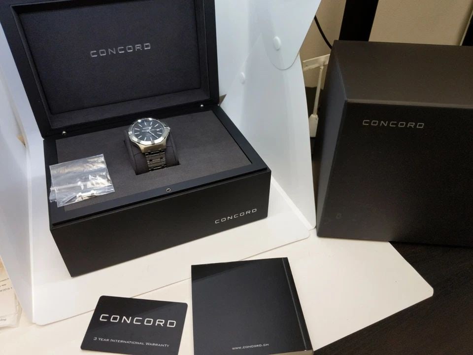 CONCORD SARATOGA 320154 STAINLESS STEEL QUARTZ WATCH 40MM - BOX & PAPERS: CONCORD SARATOGA 320154 STAINLESS STEEL QUARTZ WATCH 40MM - BOX & PAPERS Concord Saratoga Stainless Steel Quartz Watch Reference - 320154 02.1.14.1058 Case Size - 40mm Full Bracelet - Fits Up to a 7.7