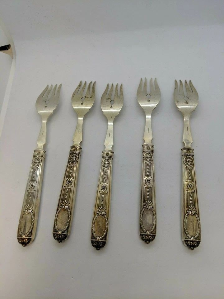 PIAULT FRENCH SILVER 950/1000 L&CIE HALLMARKED - FISH FORKS - SET OF 5: PIAULT FRENCH SILVER 950/1000 L&CIE HALLMARKED - FISH FORKS - SET OF 5 Piault French Silver 950/1000 Hallmarked - L&Cie Set of 5 Fish Forks Length - 7 5/8" Long Weight - 2.00 Ozt ( Each ) Total Weight