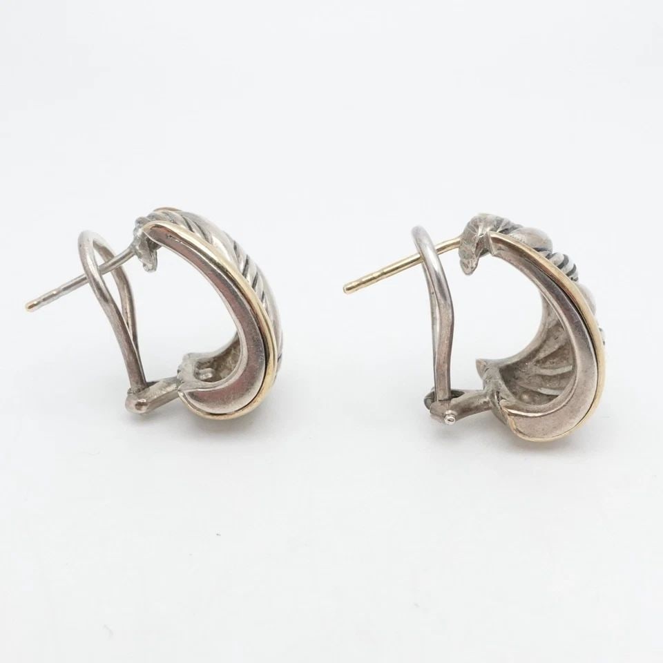 DAVID YURMAN STERLING SILVER 18K YELLOW GOLD TAPERED CABLE OMEGA BACK EARRINGS: DAVID YURMAN STERLING SILVER 18K YELLOW GOLD TAPERED CABLE OMEGA BACK EARRINGS David Yurman Sterling Silver 18K Yellow Gold Tapered Cable Omega Back Earrings Length - 3/4" Width - 1/2" Total Weight - 