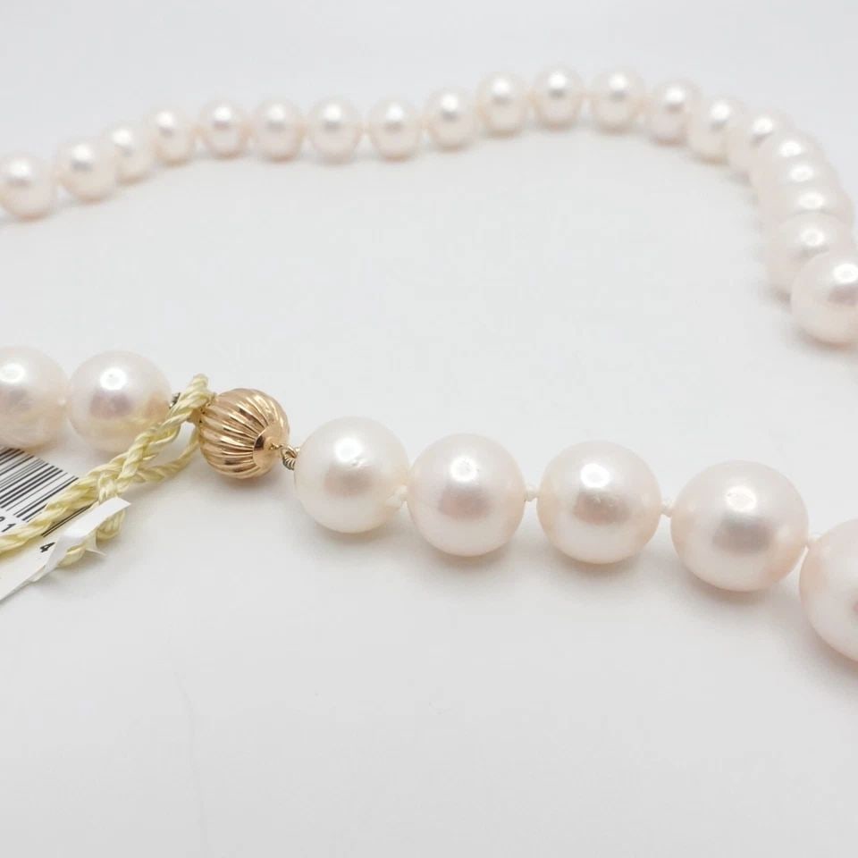 14K YELLOW GOLD CLASP RIBBED 9.5-10.5MM WHITE CULTURED PEARL NECKLACE 18" TAG: 14K YELLOW GOLD CLASP RIBBED 9.5-10.5MM WHITE CULTURED PEARL NECKLACE 18" TAG 14K Yellow Gold Ribbed Ball Clasp White Cultured Pearl Strand Knotted Necklace Length - 18" Long Pearl Size - 9.5-10.5mm C