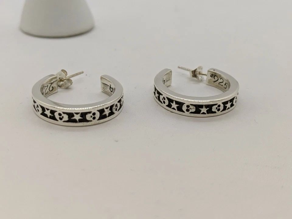 KING BABY STUDIO STERLING SILVER QUEEN BABY SKULL & STARS HOOP EARRINGS - 24MM (1 of 1)