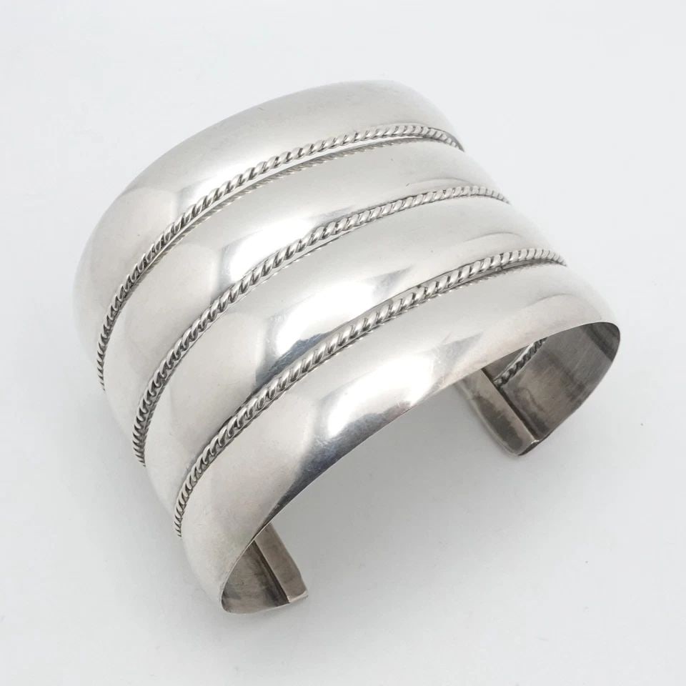 SIGNED GAHE STERLING SILVER TWIST ROPE HEAVY WIDE CUFF BRACELET 6.6" WRIST: SIGNED GAHE STERLING SILVER TWIST ROPE HEAVY WIDE CUFF BRACELET 6.6" WRIST Signed Gahe Sterling Silver Twist Rope Heavy Wide Cuff Bracelet Fits up to 6.6" Wrist Cuff Width - 1.85" Diameter - 2.4" (60m