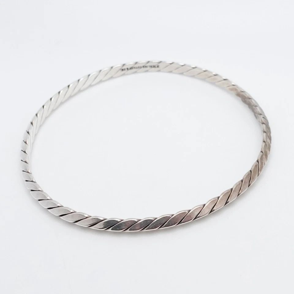TIFFANY & CO. STERLING SILVER 4MM TWIST ROPE BANGLE BRACELET - 7.5" WRIST #Q1: TIFFANY & CO. STERLING SILVER 4MM TWIST ROPE BANGLE BRACELET - 7.5" WRIST #Q1 Tiffany & Co. Sterling Silver Twist Rope Knife Edge Bangle Bracelet Fits up to 7.5" Wrist Width - 4mm Total Weight - 13 Gr