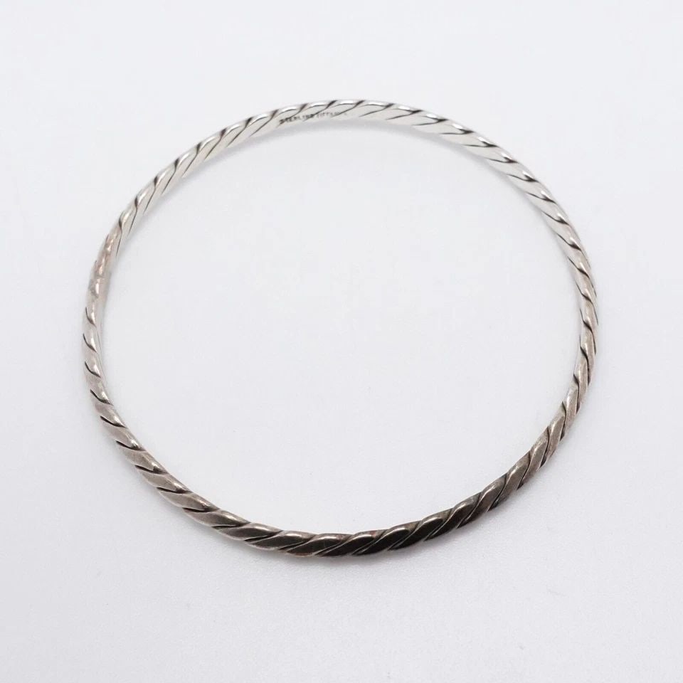 TIFFANY & CO. STERLING SILVER 4MM TWIST ROPE BANGLE BRACELET - 7.5" WRIST #Q2: TIFFANY & CO. STERLING SILVER 4MM TWIST ROPE BANGLE BRACELET - 7.5" WRIST #Q2 Tiffany & Co. Sterling Silver Twist Rope Knife Edge Bangle Bracelet Fits up to 7.5" Wrist Width - 4mm Total Weight - 12 Gr