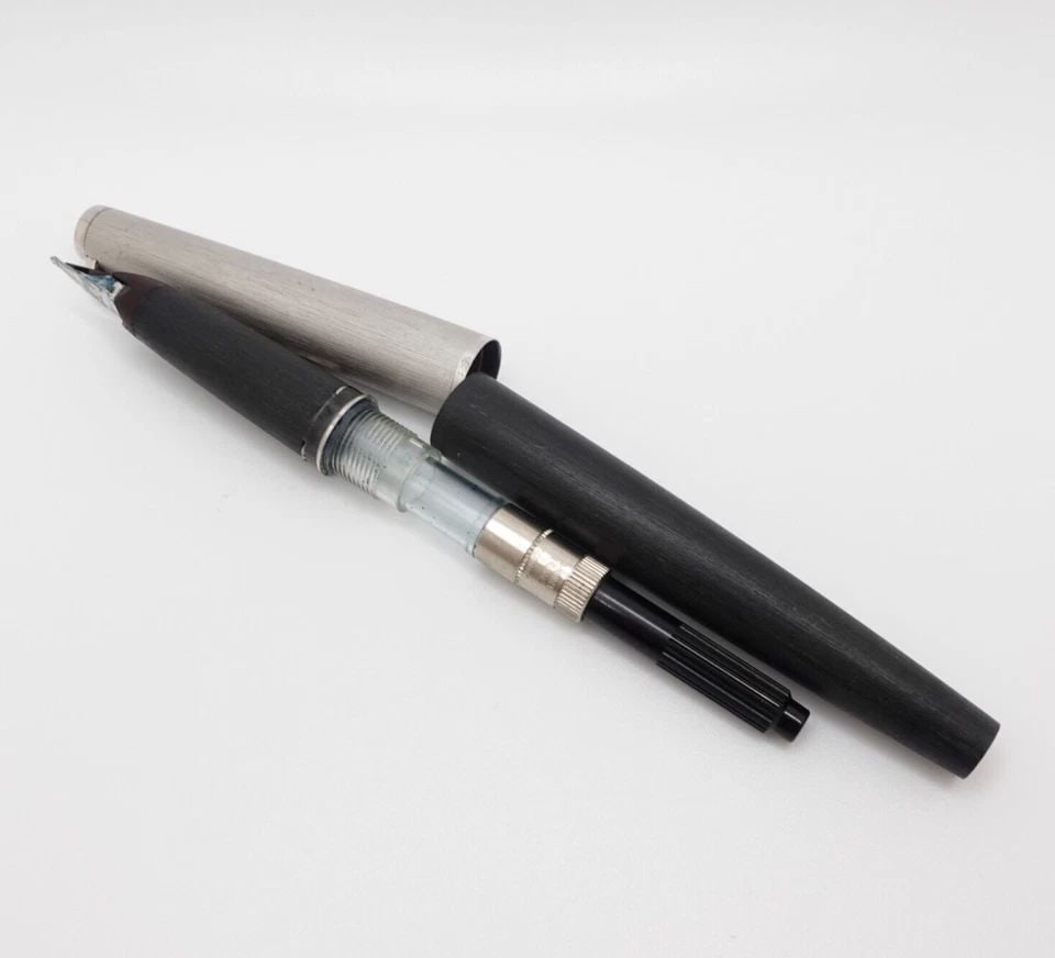 MONTBLANC SILVER TRIM FOUNTAIN PEN WITH 14K WHITE GOLD NIP (1 of 2)