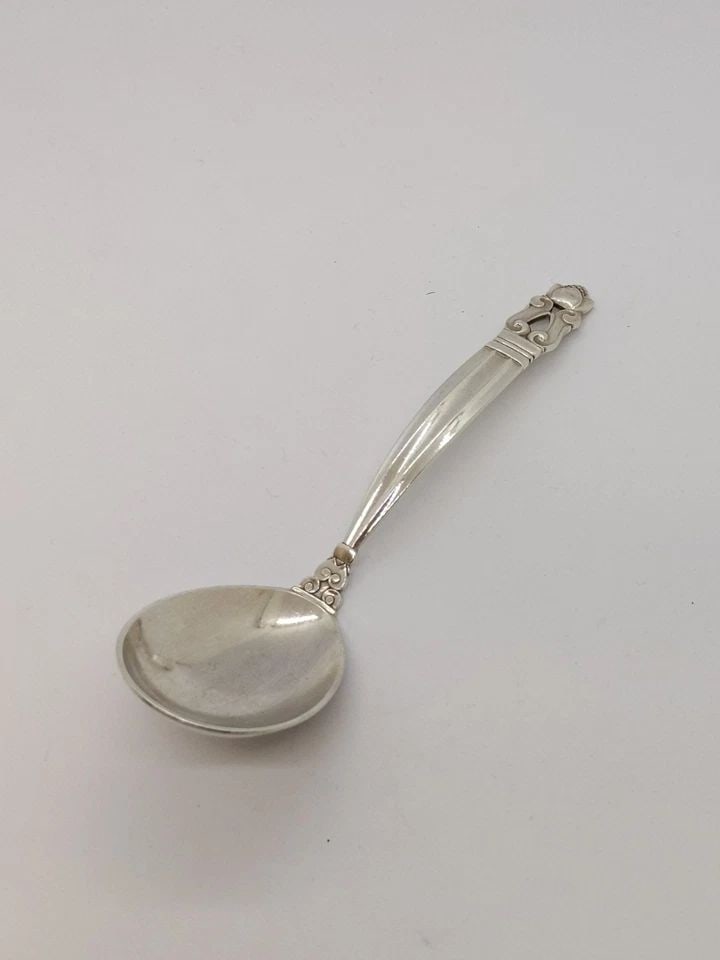 GEORG JENSEN STERLING SILVER ACORN SOUP SPOON - 5 5/8" LONG: GEORG JENSEN STERLING SILVER ACORN SOUP SPOON - 5 5/8" LONG ACORN By Georg Jensen Sterling Silver Soup Spoon Stamped - STERLING DENMARK GEORG JENSEN Length - 5 5/8" Long Weight - 33.8 Grams Great Cond
