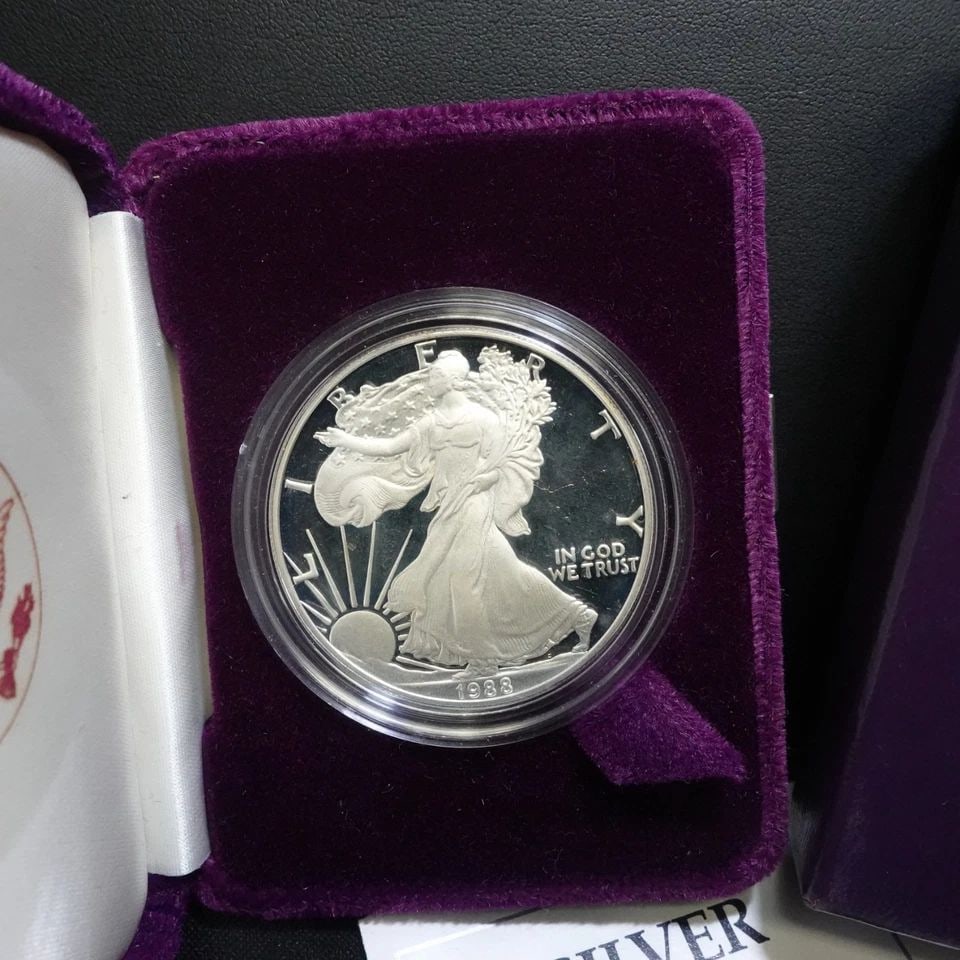 1988 S U.S MINT AMERICAN EAGLE 1 OZ SILVER PROOF DOLLAR COA & BOX #Q2 (1 of 1)