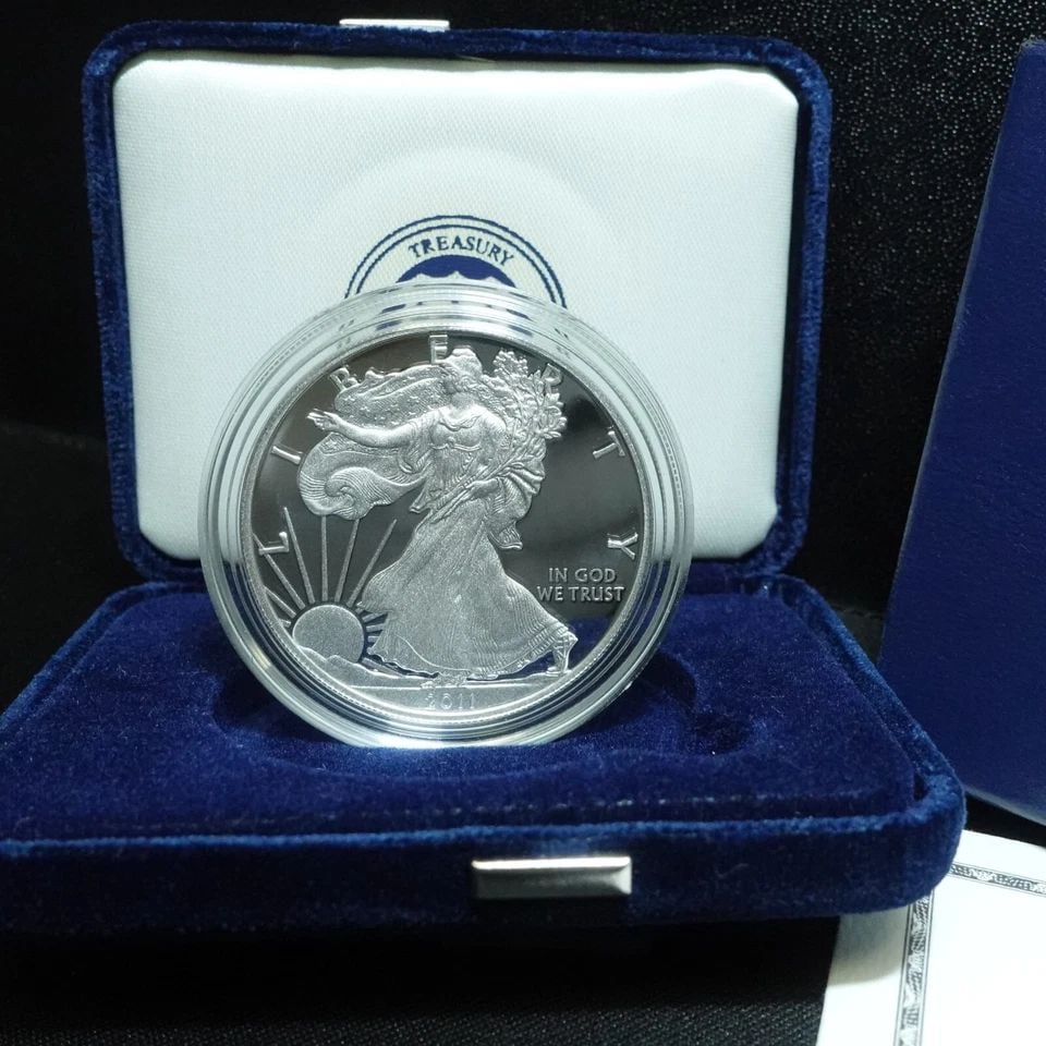 2011 W U.S MINT AMERICAN EAGLE SILVER PROOF DOLLAR COIN - COA & BOX (1 of 2)