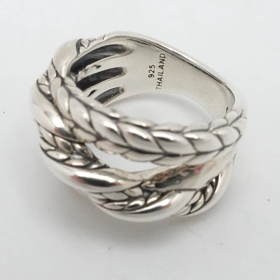 JAI JOHN HARDY STERLING SILVER HAMMERED TWIST CHAIN CROSSOVER BAND RING 5.25: JAI JOHN HARDY STERLING SILVER HAMMERED TWIST CHAIN CROSSOVER BAND RING 5.25 JAi John Hardy Sterling Silver Hammered Twist Chain Crossover Band Ring Ring Size - 5.25 Band Width - 5mm Height - 12mm Tot