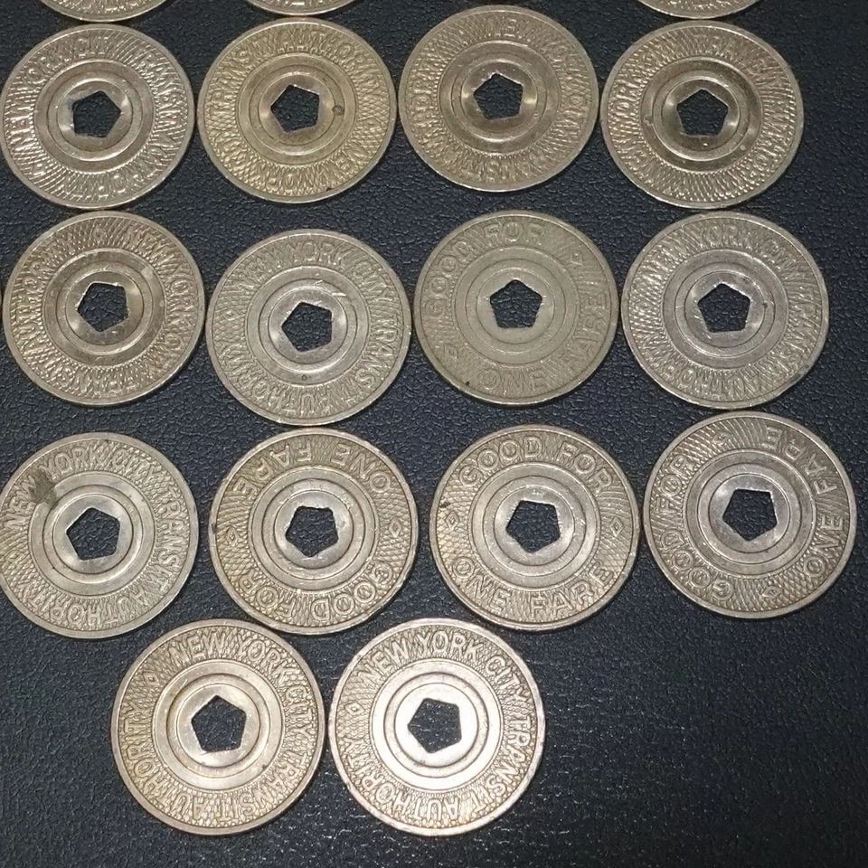 NEW YORK CITY TRANSIT SUBWAY MAGNETIC PENTAGON CUTOUT 22 TOKEN: NEW YORK CITY TRANSIT SUBWAY MAGNETIC PENTAGON CUTOUT 22 TOKEN 1995 - 2003 New York City Transit Subway Magnetic Brass Pentagon Cutout 22 Token *The coins condition varies* Sold As Is