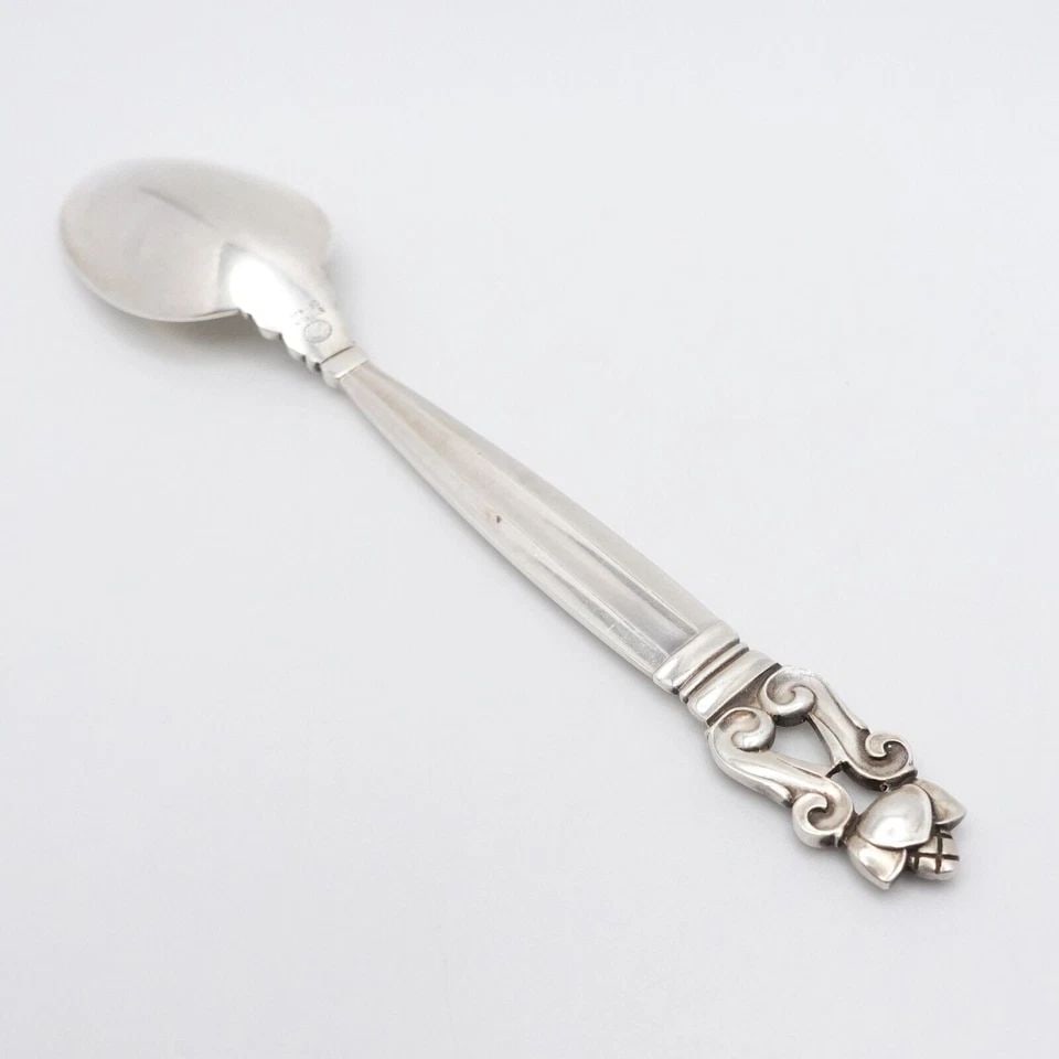 GEORG JENSEN JOHAN ROHDE STERLING SILVER ACORN OVAL TEASPOON 6": GEORG JENSEN JOHAN ROHDE STERLING SILVER ACORN OVAL TEASPOON 6" Vintage Georg Jensen Design by Johan Rohde Sterling Silver Acorn Pattern Oval Teaspoon Length - 6" Est. Retail - 175$ USD Est. Weight - 