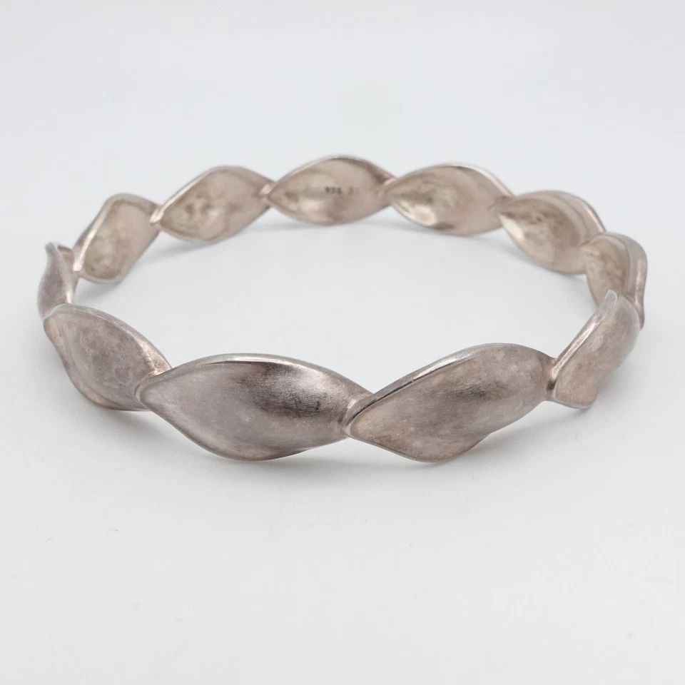 STERLING SILVER LEAF MOTIF BANGLE BRACELET SIZE 8.5" WRIST: STERLING SILVER LEAF MOTIF BANGLE BRACELET SIZE 8.5" WRIST Sterling Silver Leaf Motif Bangle Bracelet Fits up to 8.5" Wrist Height - 12mm Diameter - 68mm Total Weight - 35.4 Grams