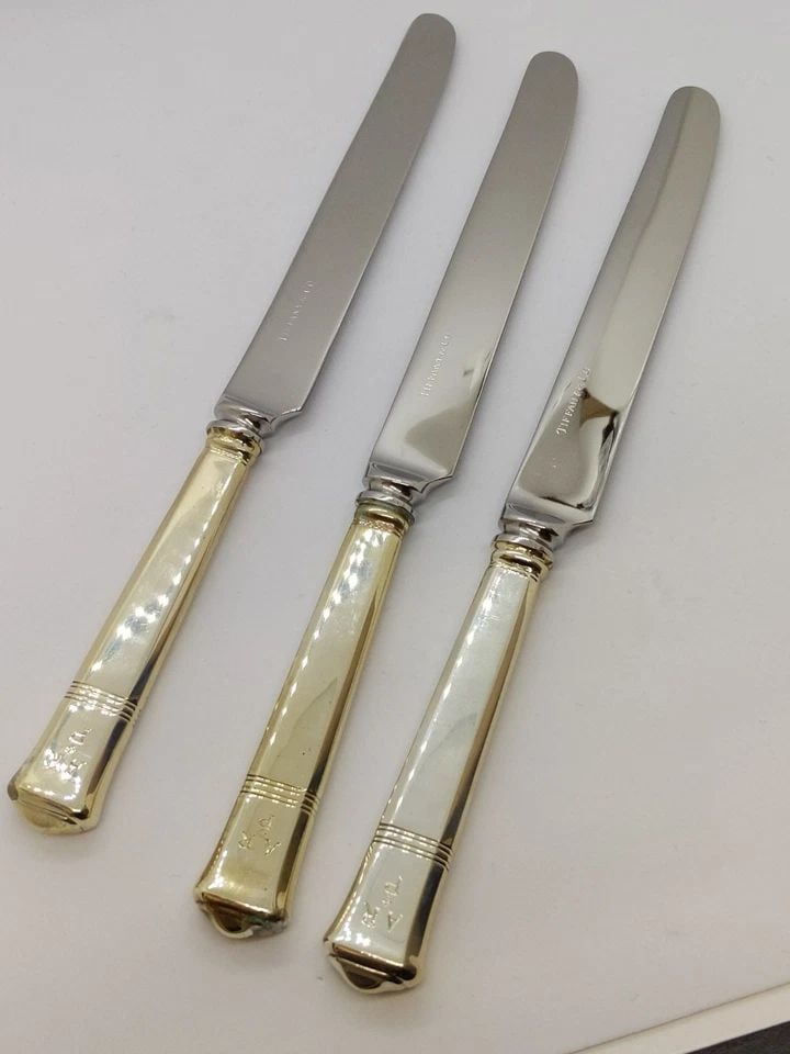 WINDHAM BY TIFFANY & CO. STERLING SILVER LUNCHEON KNIFE - 9.25" LONG BOX: Tiffany & Co. Windham by Tiffany & Co. Sterling Silver Luncheon Knife Length - 9.25" Total Weight - 60.7 Grams Good Condition & Well Kept *** Engraving on Handle A R P " ** Box Included Pouch Not Incl