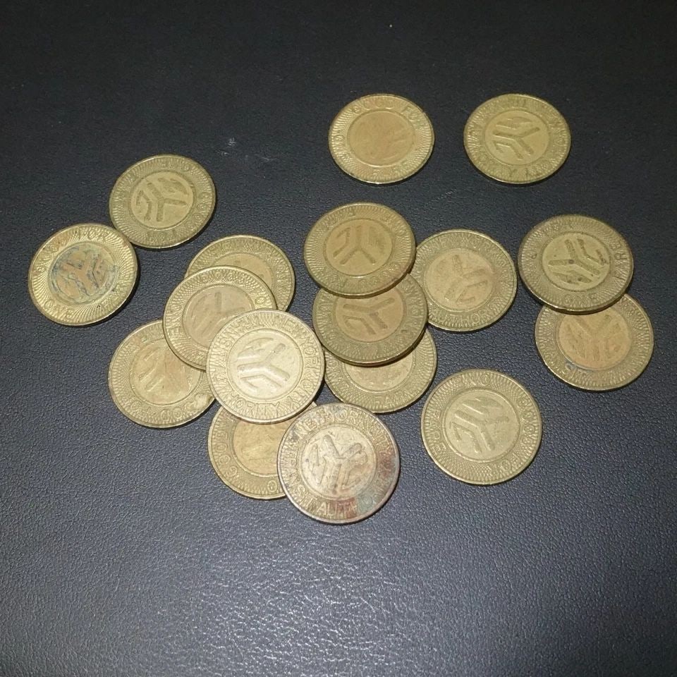 NEW YORK CITY TRANSIT SUBWAY 17 TOKEN: NEW YORK CITY TRANSIT SUBWAY 17 TOKEN 1975-1986 New York City Transit Subway NYC Brass 17 Token Diameter - 22.25mm *The coins condition varies* Sold As Is