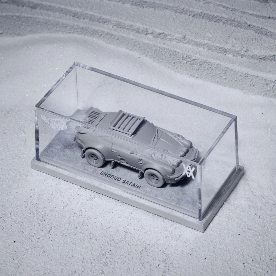 HOT WHEELS X DANIEL ARSHAM ERODED PORSCHE SAFARI - ON HAND (1 of 2)
