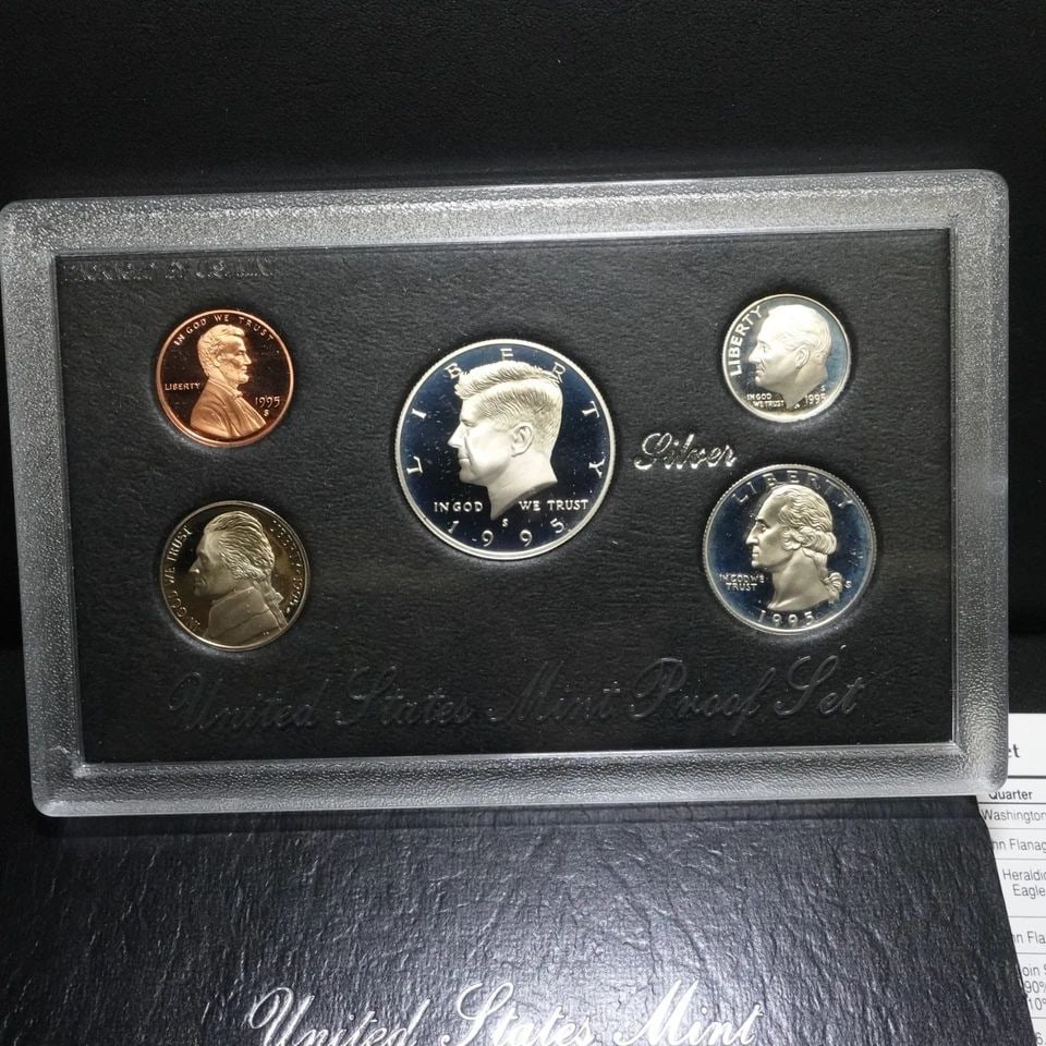 1995 S U.S MINT SILVER PROOF SET OGP COA: 1995 S U.S MINT SILVER PROOF SET OGP COA 1995 S U.S Mint Silver Proof Set The following 5 coins included: [1] Half Kennedy Dollar 90% Silver (12.500g) [1]Washington Quarter, 90% Silver (6.250g) [1] Ro