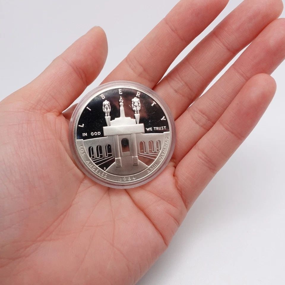 1984 S LOS ANGELES OLYMPIAD COLISEUM COMMEMORATIVE SILVER PROOF DOLLAR (1 of 2)