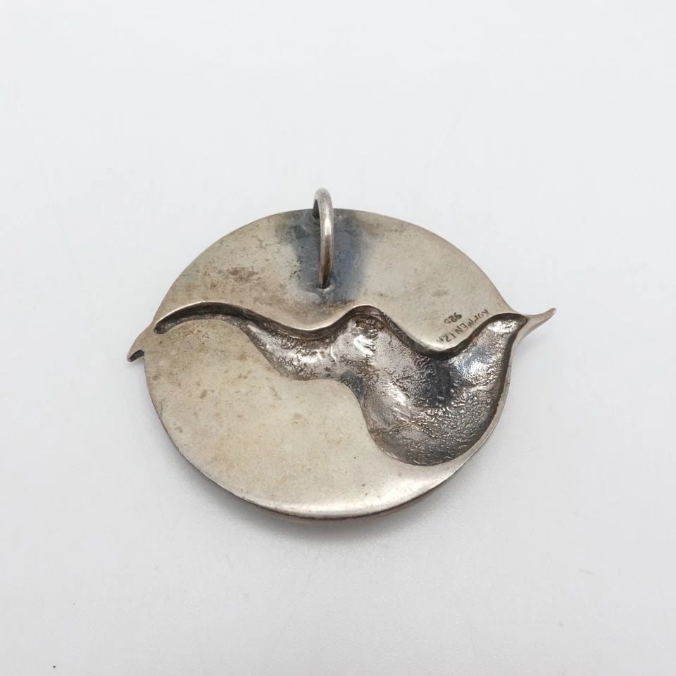 SIGNED KOPMENTZA STERLING SILVER MODERNIST ROUND LARGE PENDANT 2": SIGNED KOPMENTZA STERLING SILVER MODERNIST ROUND LARGE PENDANT 2" Signed Kopmentza Sterling Silver Abstract Modernist Round Large Pendant Total Length - 2" Bail Height - 12mm Total Weight - 21 Grams