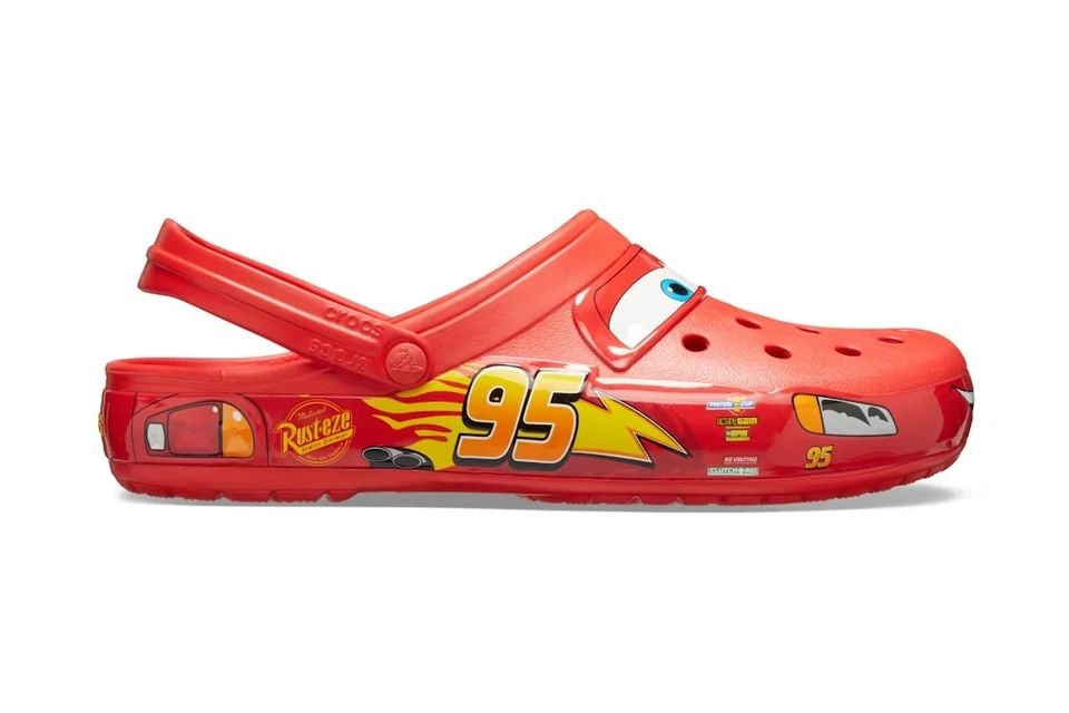 CROCS X DISNEY PIXAR CARS LIGHTNING MCQUEEN RED CLASSIC CLOGS - 7 MEN BRAND NEW (1 of 2)