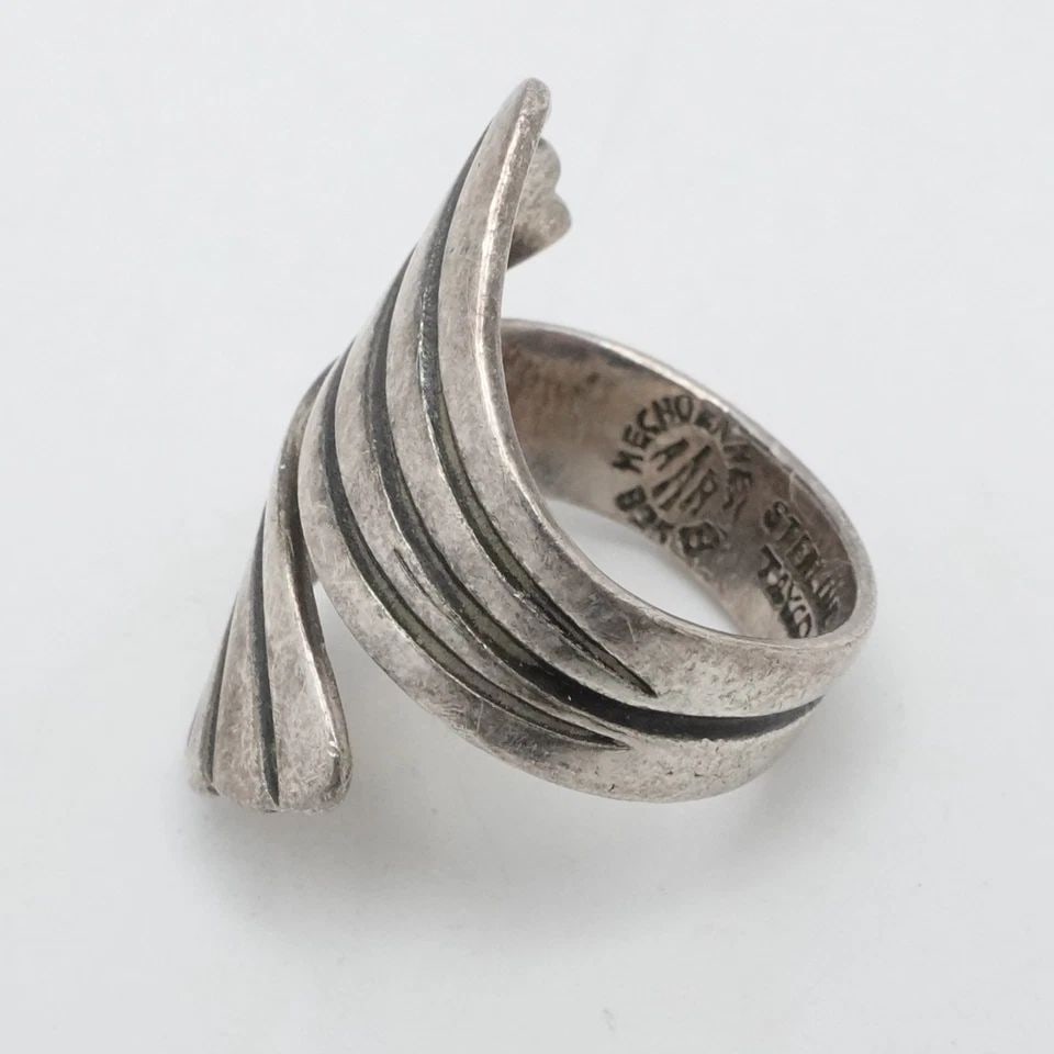 TAXCO AAR STERLING SILVER MEXICO WRAP BYPASS BAND RING SIZE 6.25: TAXCO AAR STERLING SILVER MEXICO WRAP BYPASS BAND RING SIZE 6.25 Taxco Signed AAR Sterling Silver Mexico Wrap Bypass Band Ring Size - 6.25 Band Width - 6mm Height - 25mm Total Weight - 6.1 Grams Very 