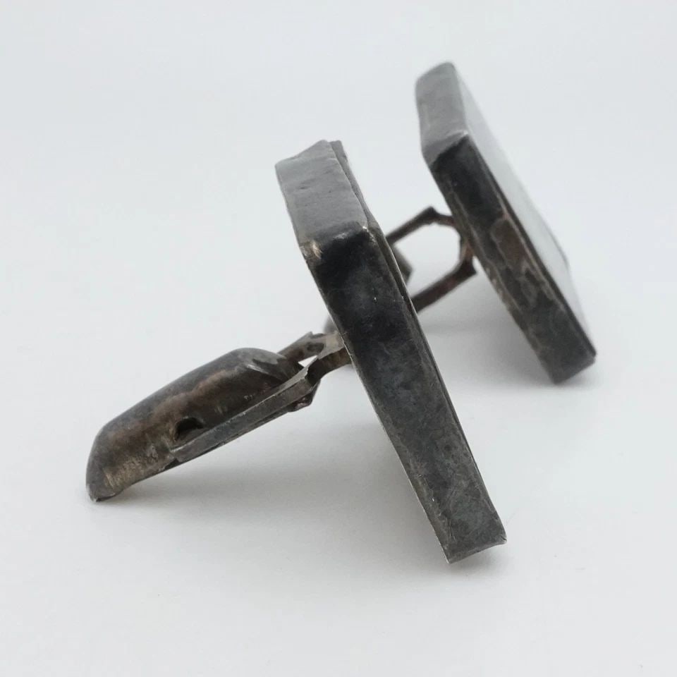 STERLING SILVER ABALONE MOTHER OF PEARL SQUARE CUFFLINKS: STERLING SILVER ABALONE MOTHER OF PEARL SQUARE CUFFLINKS Vintage Sterling Silver Abalone Mother of Pearl Square Cufflinks Size - 23mm x 23mm Depth - 4.5mm Thick Total Weight - 14.6 Grams **Signs of a 