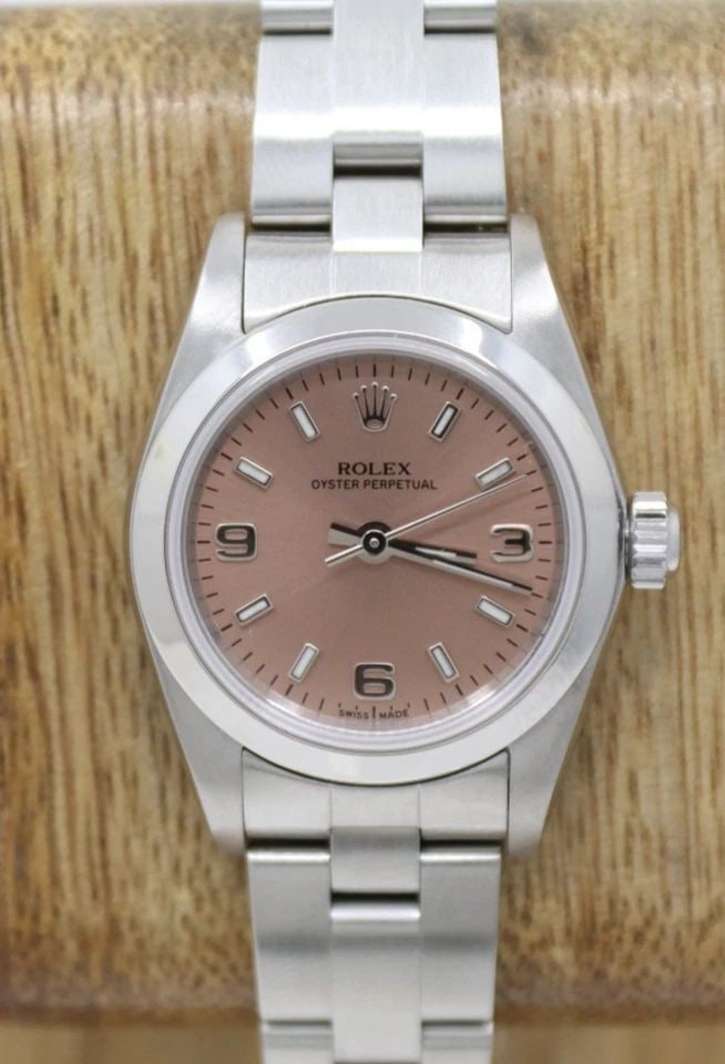 ROLEX OYSTER PERPETUAL 25MM SALMON PINK DIAL SMOOTH BEZEL WATCH 76080: ROLEX OYSTER PERPETUAL 25MM SALMON PINK DIAL SMOOTH BEZEL WATCH 76080 Description Rolex Oyster Perpetual 25mm Salmon Pink Dial Smooth Bezel Oyster Band Watch 76080 The watch has been used previously. 