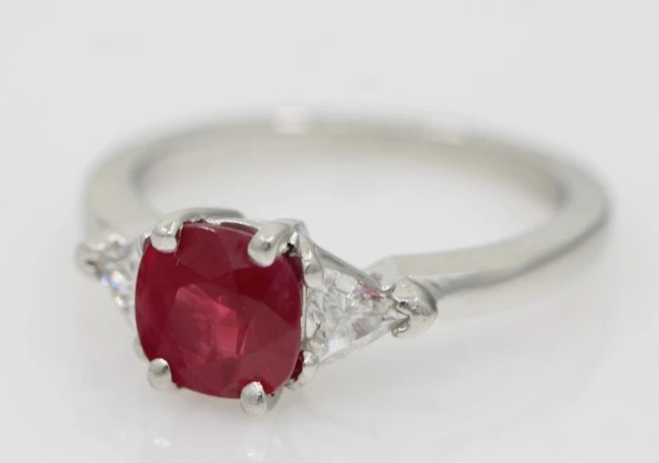 VINTAGE PLATINUM 1.75 TCW CUSHION CUT RUBY & DIAMOND RING SIZE 6.5 (1 of 2)