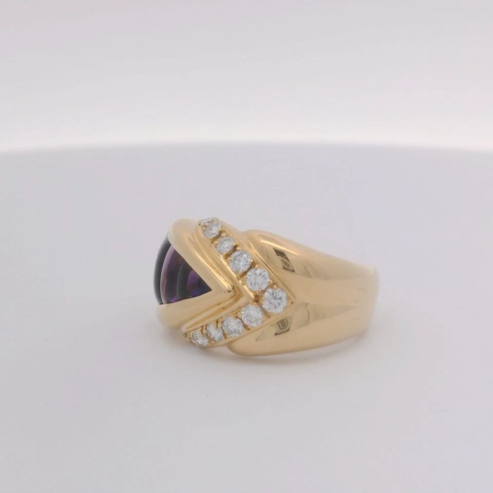 MAYORS 18K YELLOW GOLD AMETHYST & DIAMOND RING SIZE 7 - 9.2 GRAMS: MAYORS 18K YELLOW GOLD AMETHYST & DIAMOND RING SIZE 7 - 9.2 GRAMS Description Mayors 18K Yellow Gold Amethyst & Diamond Ring Ring is in good condition. May show signs of wear. APPROXIMATE MEASUREMENTS