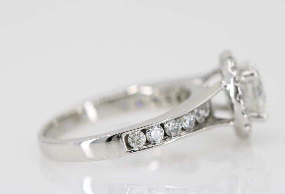 ZALES ZEI 14K WHITE GOLD 2 TCW NATURAL DIAMOND HALO ENGAGEMENT RING SIZE 6 ~4.1G: ZALES ZEI 14K WHITE GOLD 2 TCW NATURAL DIAMOND HALO ENGAGEMENT RING SIZE 6 ~4.1G ZALES ZEI 14K WHITE GOLD 2 TCW NATURAL DIAMOND HALO ENGAGEMENT RING SIZE 6 ~4.1G Description Zales ZEI 14k White Gold 2