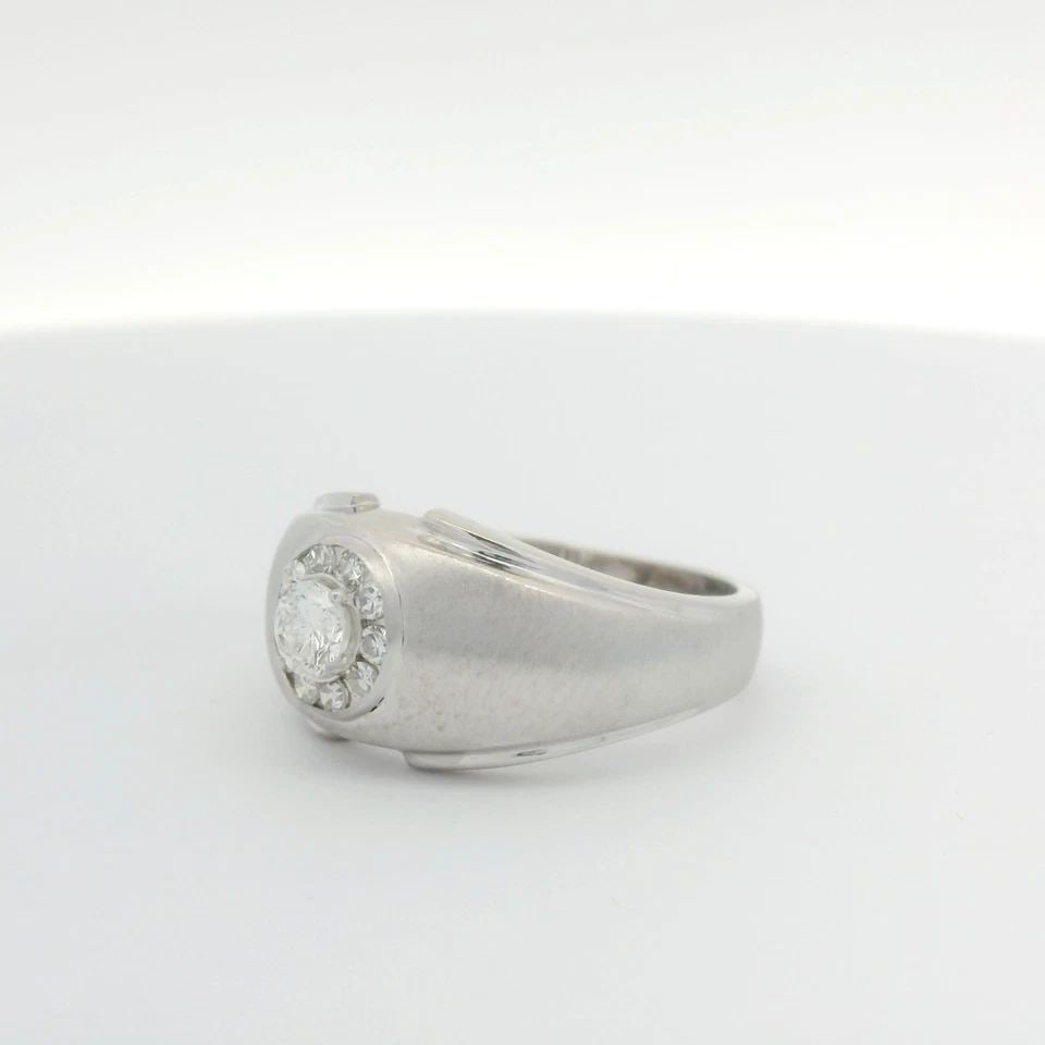 14K WHITE GOLD 0.45 TCW NATURAL DIAMOND MEN'S RING SIZE 9.5 - 7.7 GRAMS: 14K WHITE GOLD 0.45 TCW NATURAL DIAMOND MEN'S RING SIZE 9.5 - 7.7 GRAMS Description 14K White Gold 0.45 TCW Natural Diamond Men's Ring The ring is in good condition. May show signs of wear and/or tear