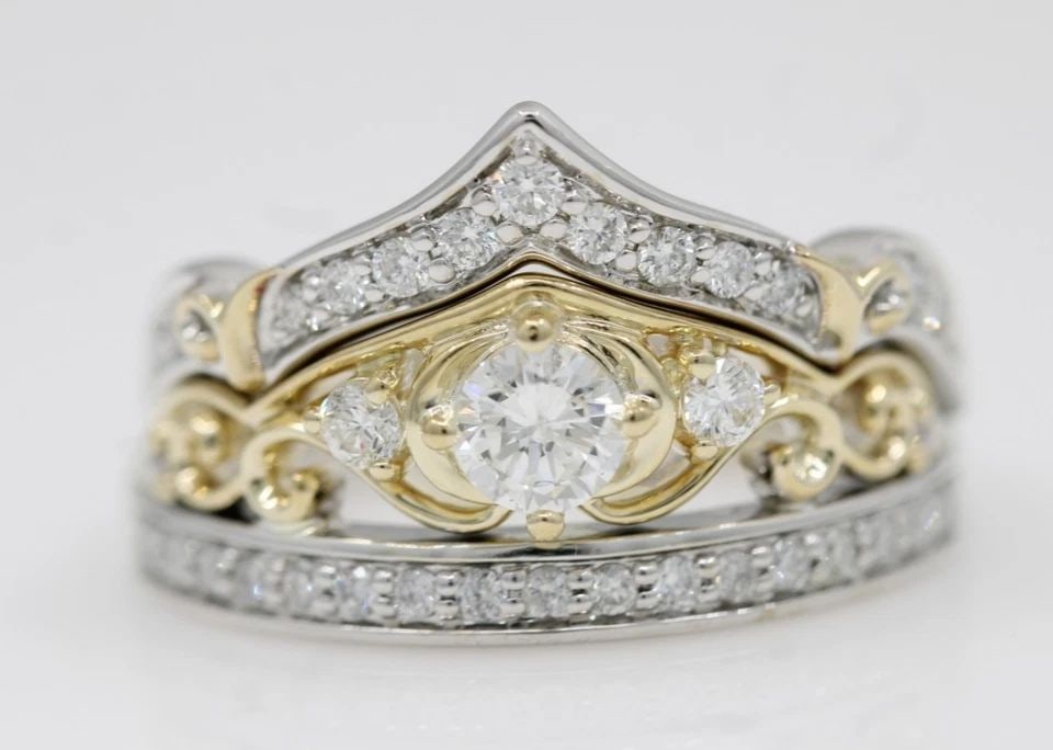 ENCHANTED DISNEY CINDERELLA 14K TWO TONE GOLD DIAMOND CROWN WEDDING SET SIZE 7: ENCHANTED DISNEY CINDERELLA 14K TWO TONE GOLD DIAMOND CROWN WEDDING SET SIZE 7 Description Enchanted Disney Cinderella 14K Two Tone Gold 3/4 TCW Diamond Crown Bridal Wedding Set Ring is in good condit