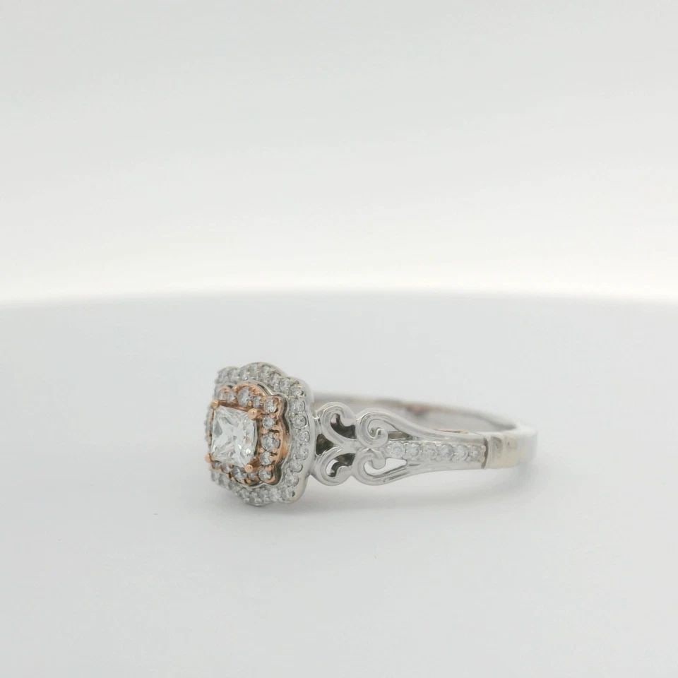 DISNEY 14K TWO-TONE GOLD BELLE PRINCESS-CUT DIAMOND ORNATE ENGAGEMENT RING SZ 10: DISNEY 14K TWO-TONE GOLD BELLE PRINCESS-CUT DIAMOND ORNATE ENGAGEMENT RING SZ 10 Description ***Stock Photos #1-4*** Disney 14K Two-Tone Gold Belle Princess-Cut Diamond Ornate Engagement Ring Ring is 
